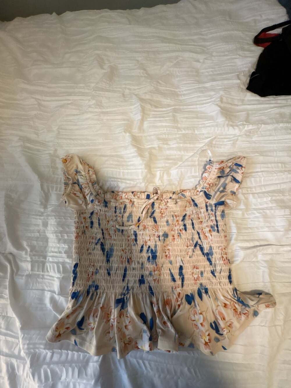 Pastel Floral Ruffled Short Sleeve Crop Top. NWT. Med. By BCBG.